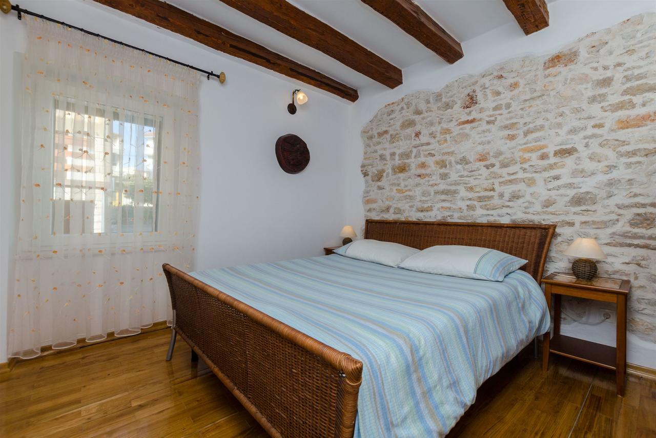 Apartments Renata Примоштен Екстер'єр фото