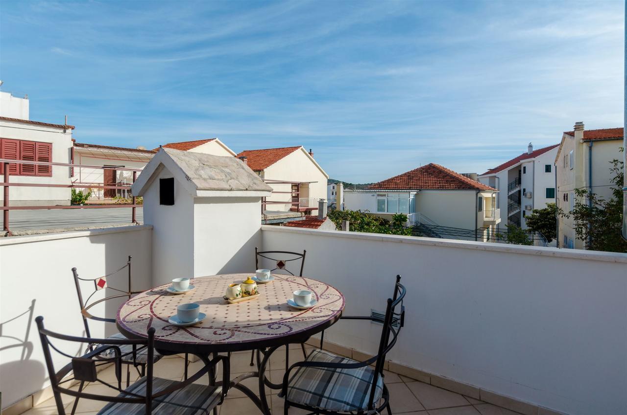Apartments Renata Примоштен Екстер'єр фото