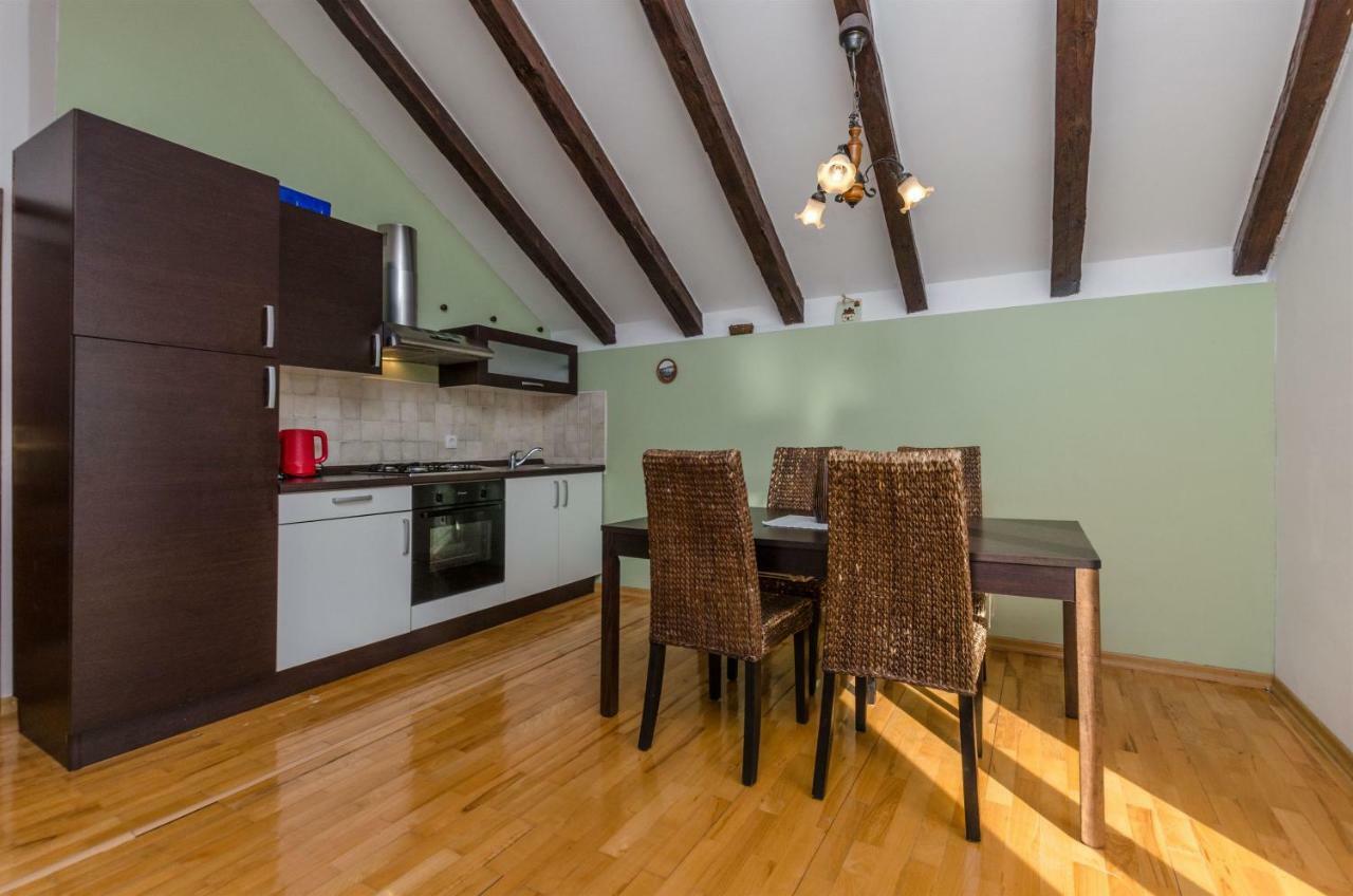Apartments Renata Примоштен Екстер'єр фото