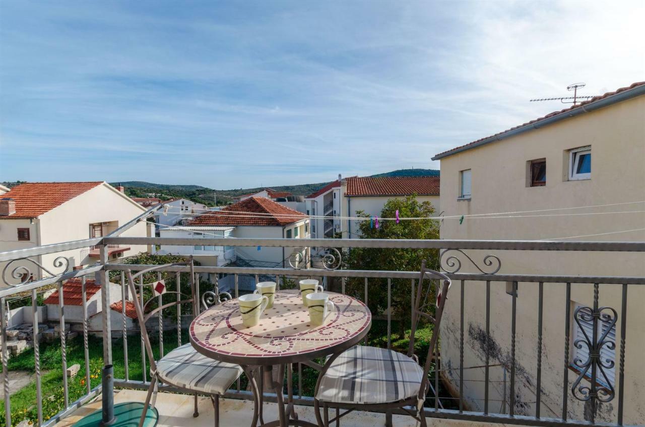 Apartments Renata Примоштен Екстер'єр фото