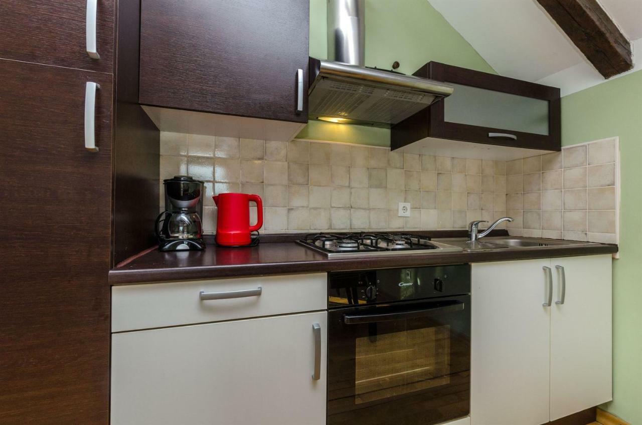 Apartments Renata Примоштен Екстер'єр фото